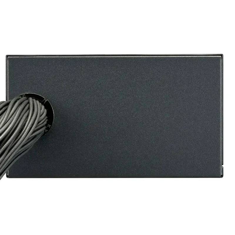 Fuente Cooler Master MWE Gold V3 vista superior con logo Cooler Master