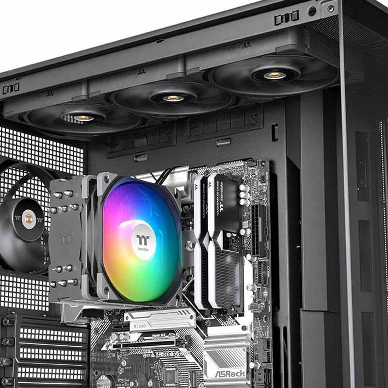 Cooler CPU Thermaltake UX500 ARGB en uso